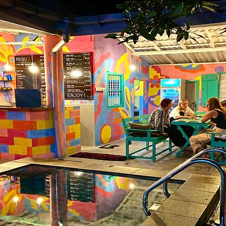 Cycling Backpacker Hostel & Cafe Unawatuna Bagian luar foto