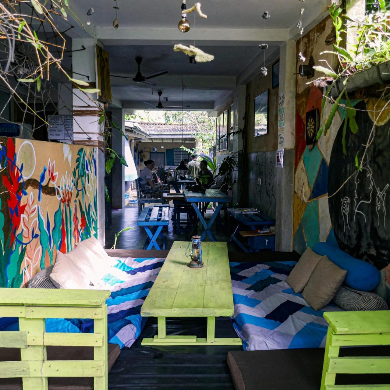 Cycling Backpacker Hostel & Cafe Unawatuna Bagian luar foto