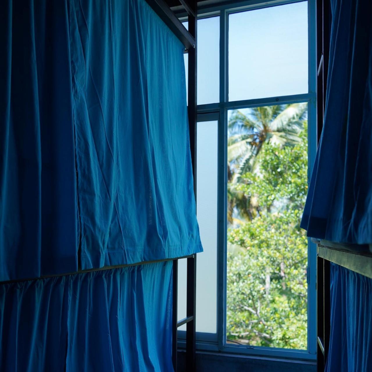 Cycling Backpacker Hostel & Cafe Unawatuna Bagian luar foto