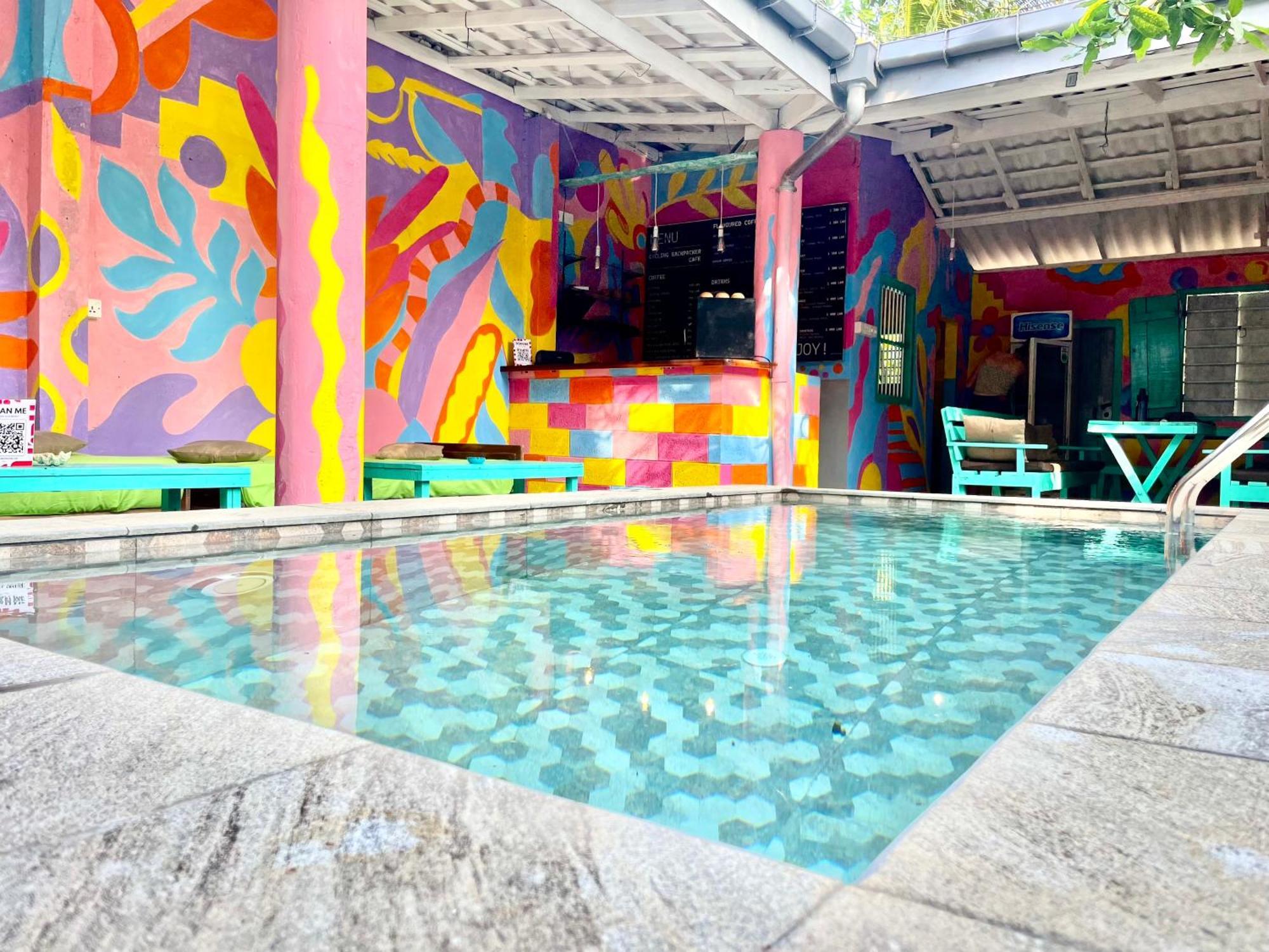 Cycling Backpacker Hostel & Cafe Unawatuna Bagian luar foto