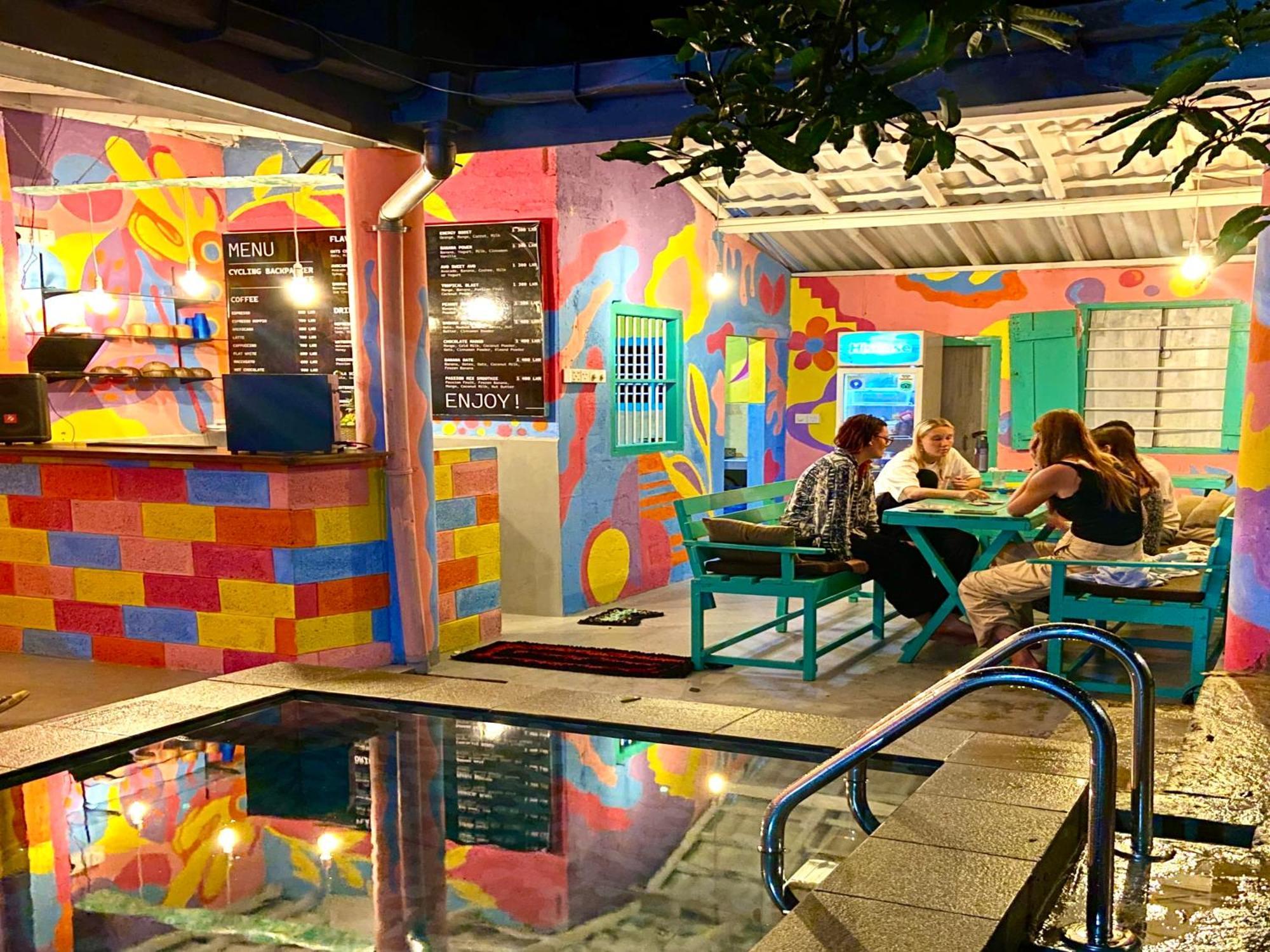 Cycling Backpacker Hostel & Cafe Unawatuna Bagian luar foto