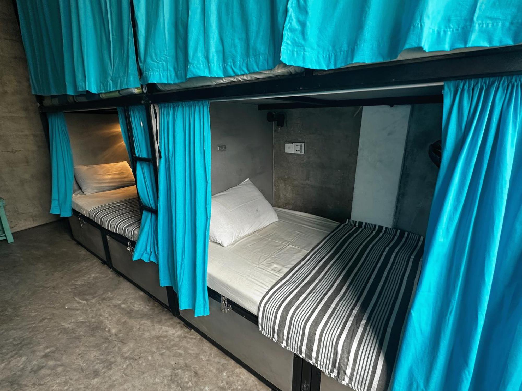 Cycling Backpacker Hostel & Cafe Unawatuna Bagian luar foto