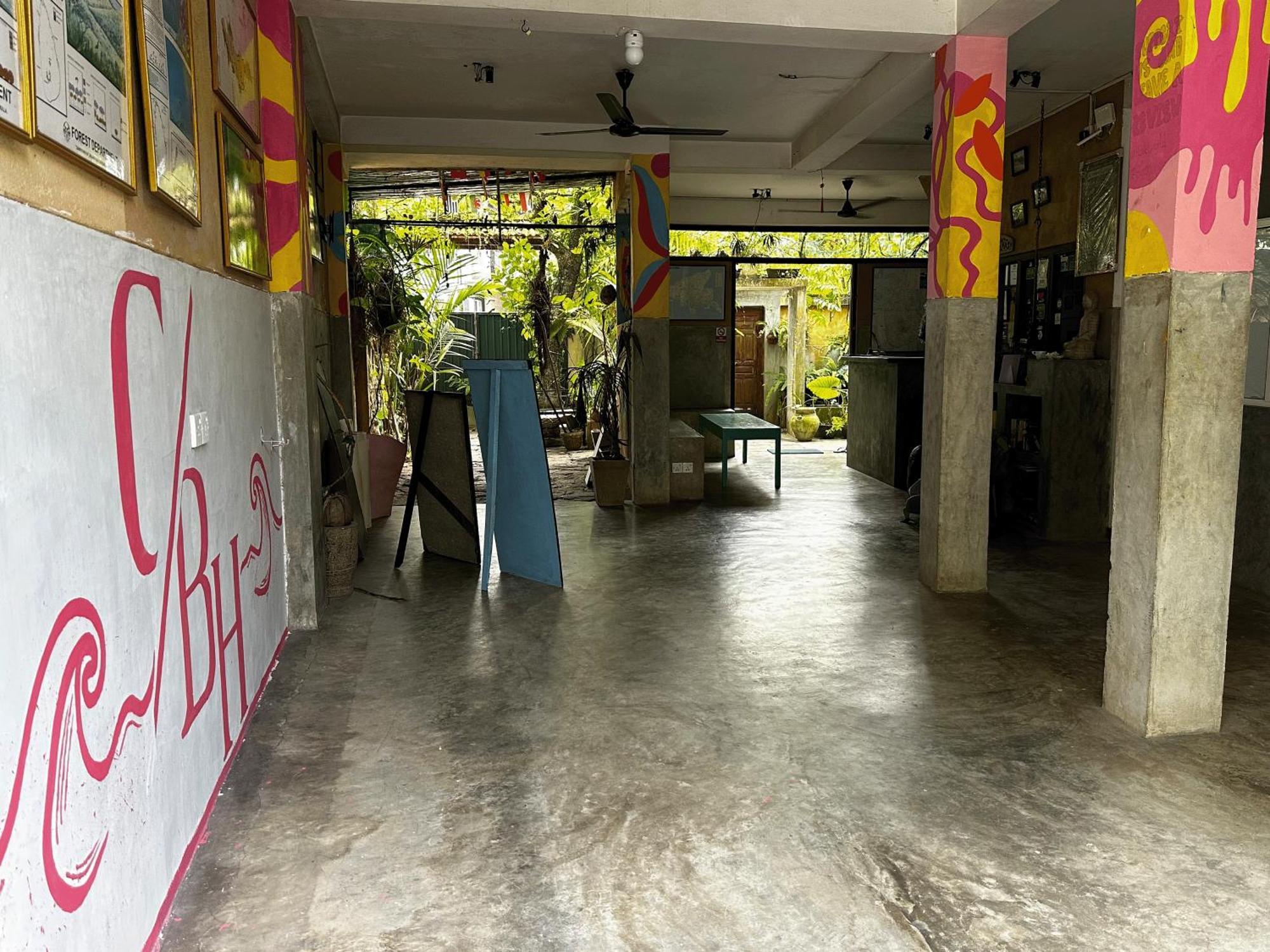 Cycling Backpacker Hostel & Cafe Unawatuna Bagian luar foto