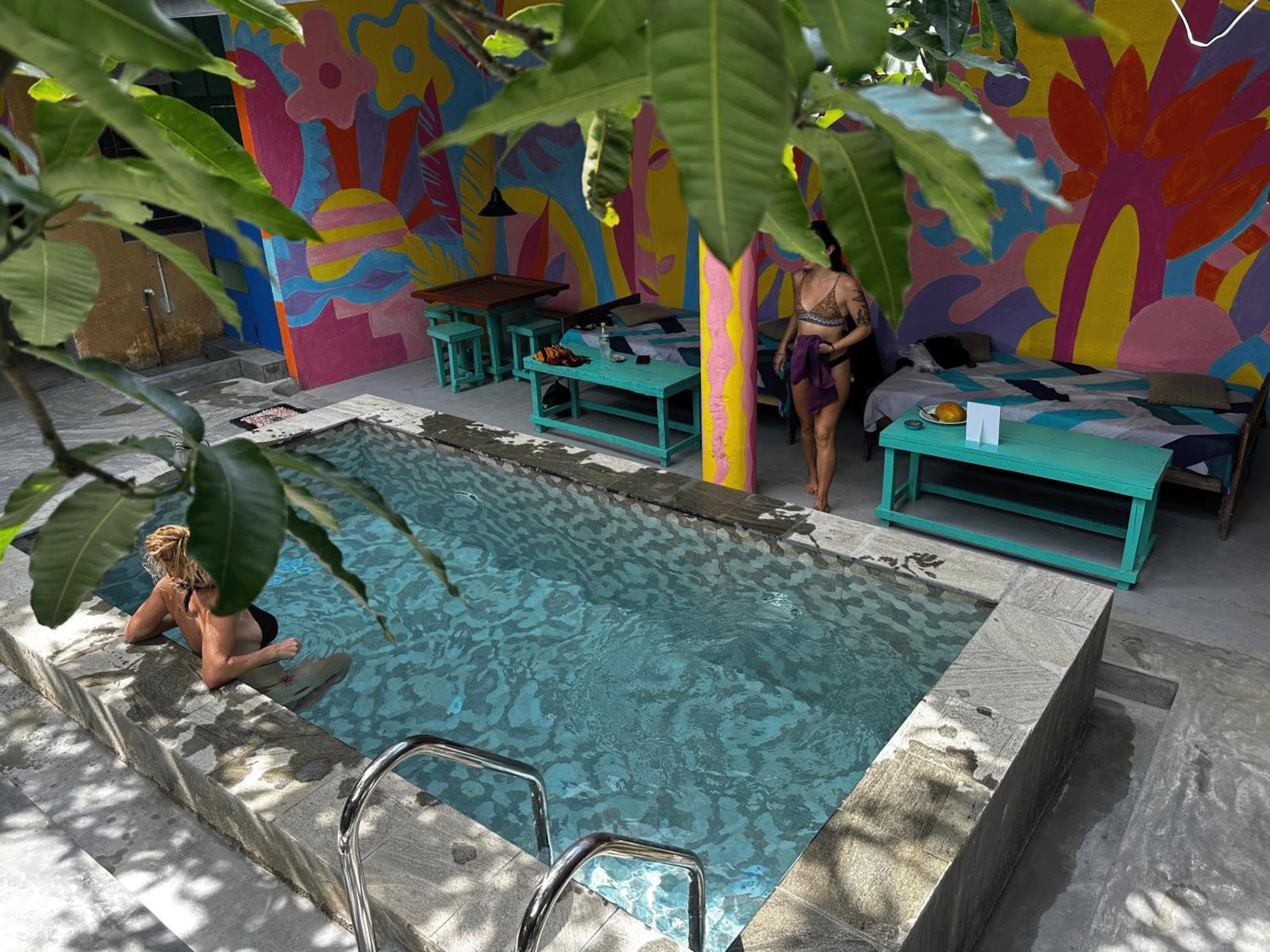 Cycling Backpacker Hostel & Cafe Unawatuna Bagian luar foto