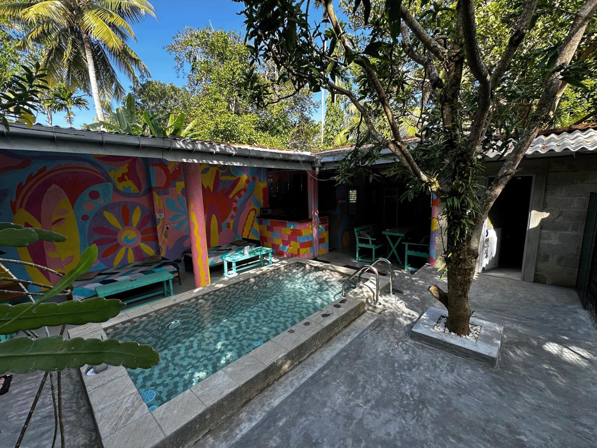 Cycling Backpacker Hostel & Cafe Unawatuna Bagian luar foto